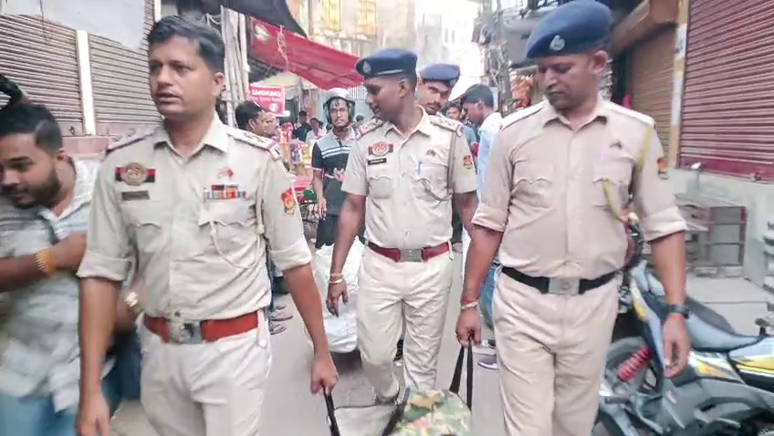 শব্দবাজি উদ্ধার করল মহারাজগঞ্জ বাজার ফাঁড়ির পুলিশ