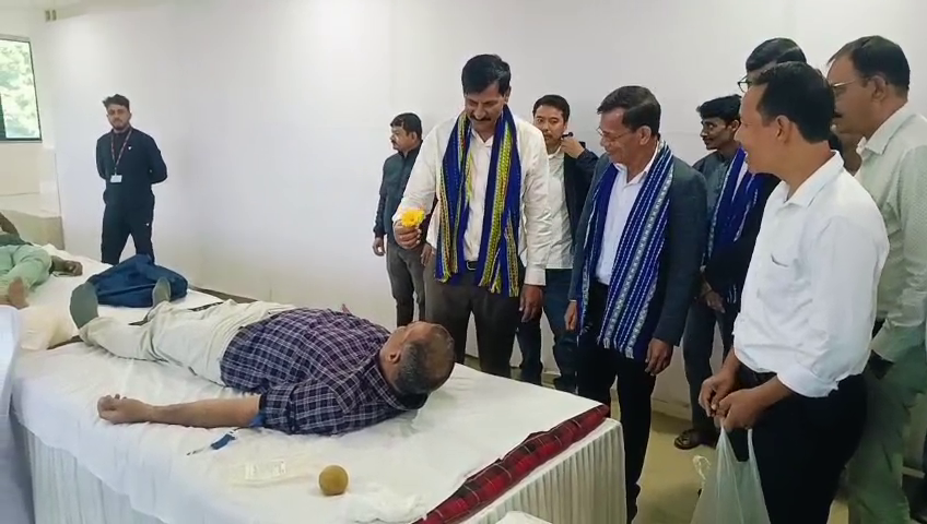 সংবিধান প্রণেতা ডঃ বি আর আম্বেদকরের  প্রয়ান বার্ষিকী উপলক্ষে রক্তদান শিবির