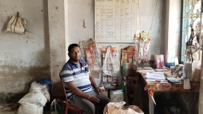 চুরের দল হানা দিল ন্যায্যমূল্যের দোকানে