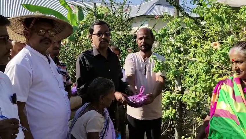 কমলপুর কিষান মোর্চা মন্ডলের উদ্যোগে  আলু, পরাশ ও মরিচ বীজ প্রদান