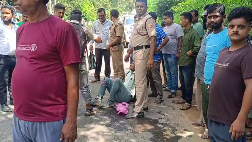 বিদ্যুৎ অফিসের সামনে বাইক দুর্ঘটনা
