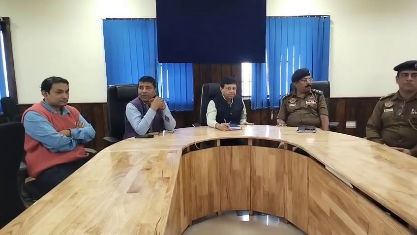 মেডিকেল সুপার সৌলভ কর্মীদের নিয়ে বৈঠক করেন। 