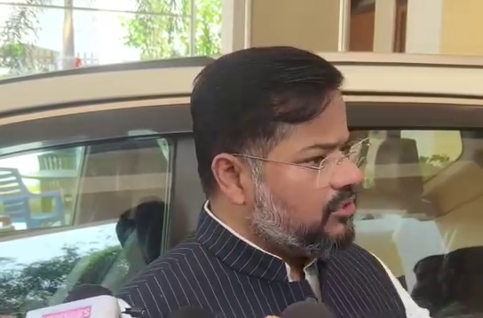 লক্ষ্মীপুজো উপলক্ষে বিনামূল্যে সুজি,  ময়দা ও চিনি বণ্টনকে কেন্দ্র করে বিরোধীদের সমালোচনার জবাব দিলেন খাদ্যমন্ত্রী