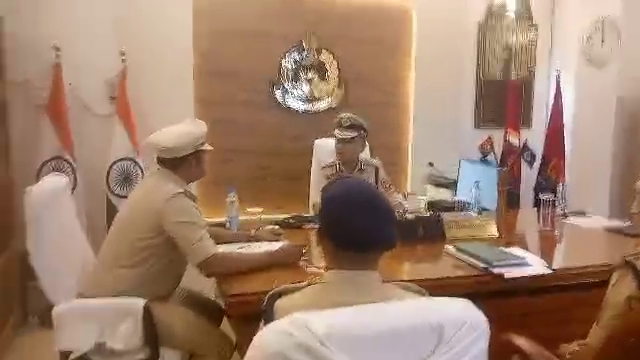 পুলিশ সুপারদের সাথে নিয়ে  বৈঠক করেন পুলিশ মহা নির্দেশক অনুরাগ ধানকর