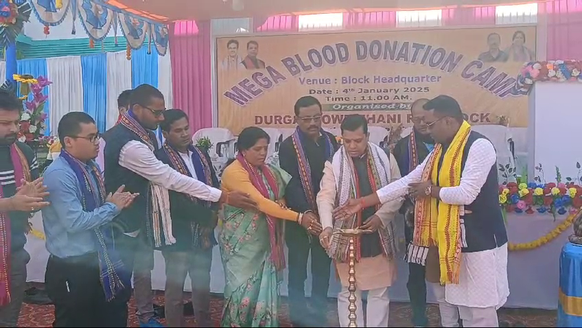 মেগা রক্তদান শিবির উদ্বোধন করেন রাজ্যের ক্রীড়ামন্ত্রী টিঙ্কু রায়
