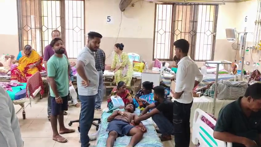 প্রাতঃভ্রমণে বেরিয়ে গাড়ির ধাক্কায় গুরুতর আহত দুই কিশোর