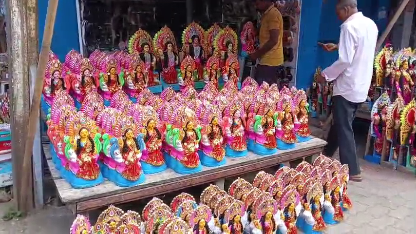 মা লক্ষ্মীর আরাধনাকে কেন্দ্র করে ধর্মনগর বাজারে এখন উৎসবের আবহ