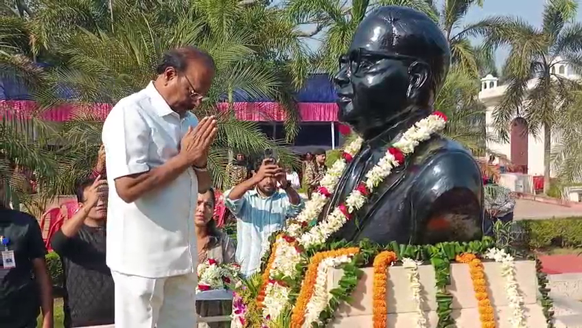 ।   সংবিধান প্রণেতার ৭০ তম মৃত্যুবার্ষিকী উদযাপনে রাজ্যপাল ইন্দ্র সেনা রেড্ডি লাল্লু 