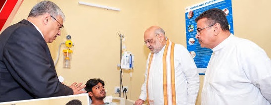বিপর্যয়ে আহতদের দেখতে হাসপাতালে কেন্দ্রীয় স্বরাষ্ট্রমন্ত্রী