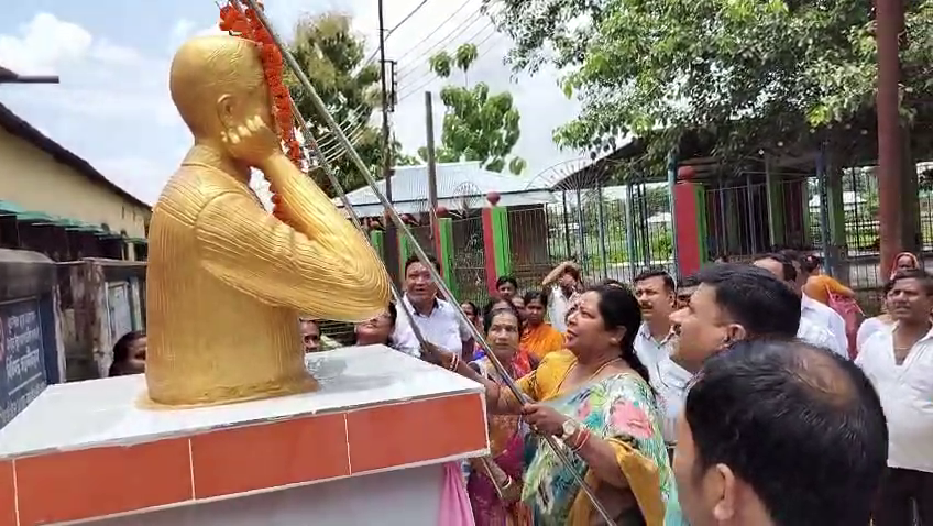    তেলিয়ামুড়ায় উদঘাটন হয় কবি সুকান্ত ভট্টাচার্যের মর্মর মূর্তি