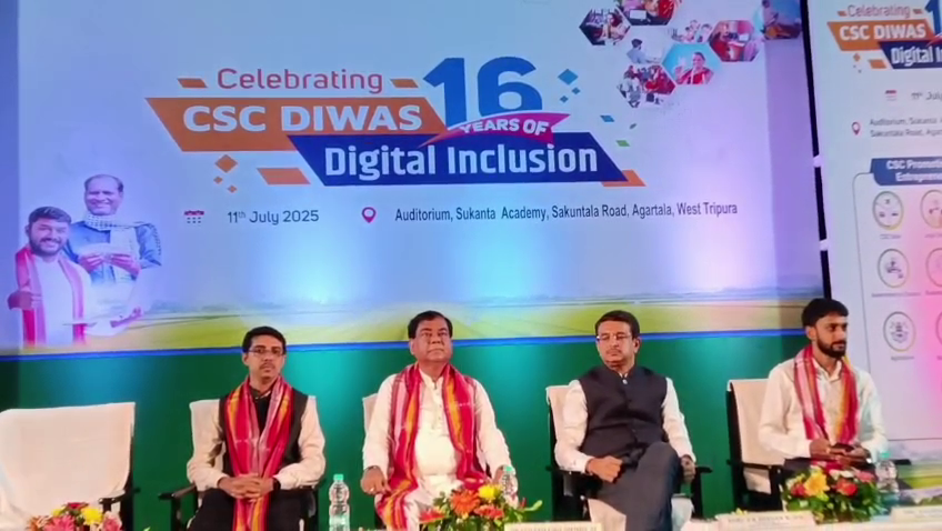 দুই পরিষেবার উদ্বোধন করেন মেয়র তথা বিধায়ক দীপক মজুমদার।