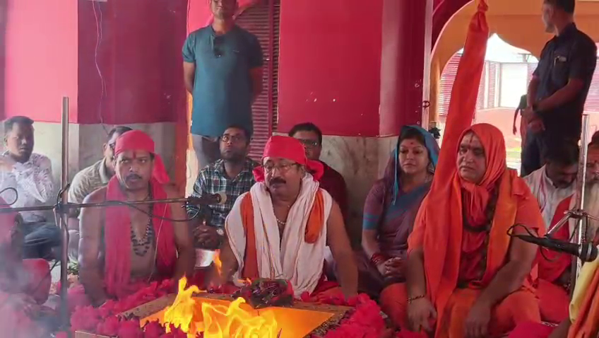 মাতা ত্রিপুরা সুন্দরী মন্দিরে দেশ ও বিশ্বশান্তির কামনায় বিশেষ পূজা-যজ্ঞ, নেতৃত্বে জগদ্গুরু শঙ্করাচার্য স্বামী অধোক্ষজানন্দ দেবতীর্থজী মহারাজ
