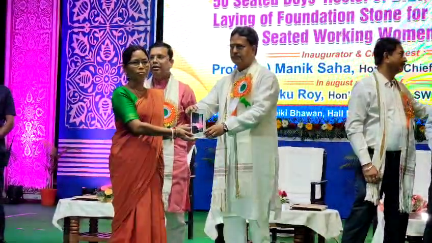 ১৪টি উন্নয়নমূলক প্রকল্পের  এবং আরও পাঁচটি প্রকল্পের শিলান্যাস করেন মুখ্যমন্ত্রী