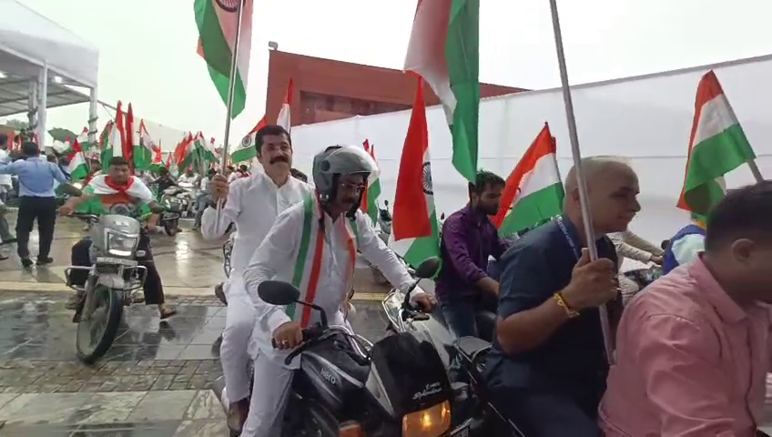 দিল্লির বাইক রেলিতে সাংসদ রাজীব ভট্টাচার্য   